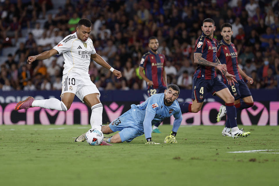 谁能先夺金球？双骄时代开启，姆巴佩优势太明显，哈兰德梦难圆